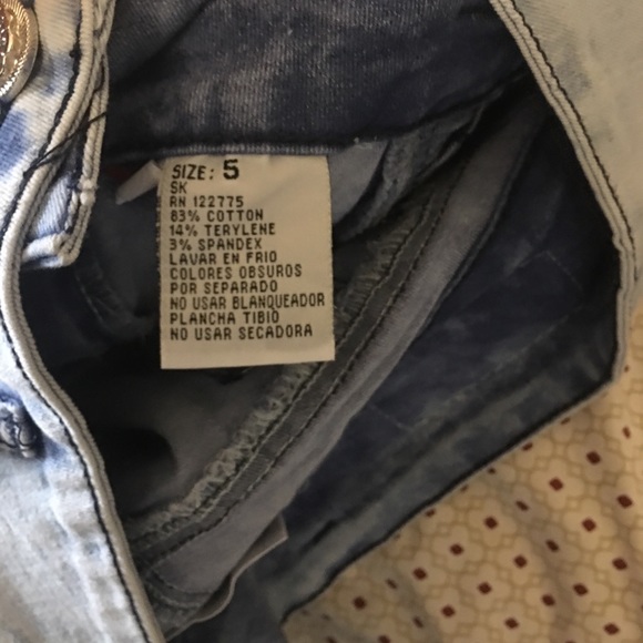 Distressed Bermuda shorts - Picture 4 of 4